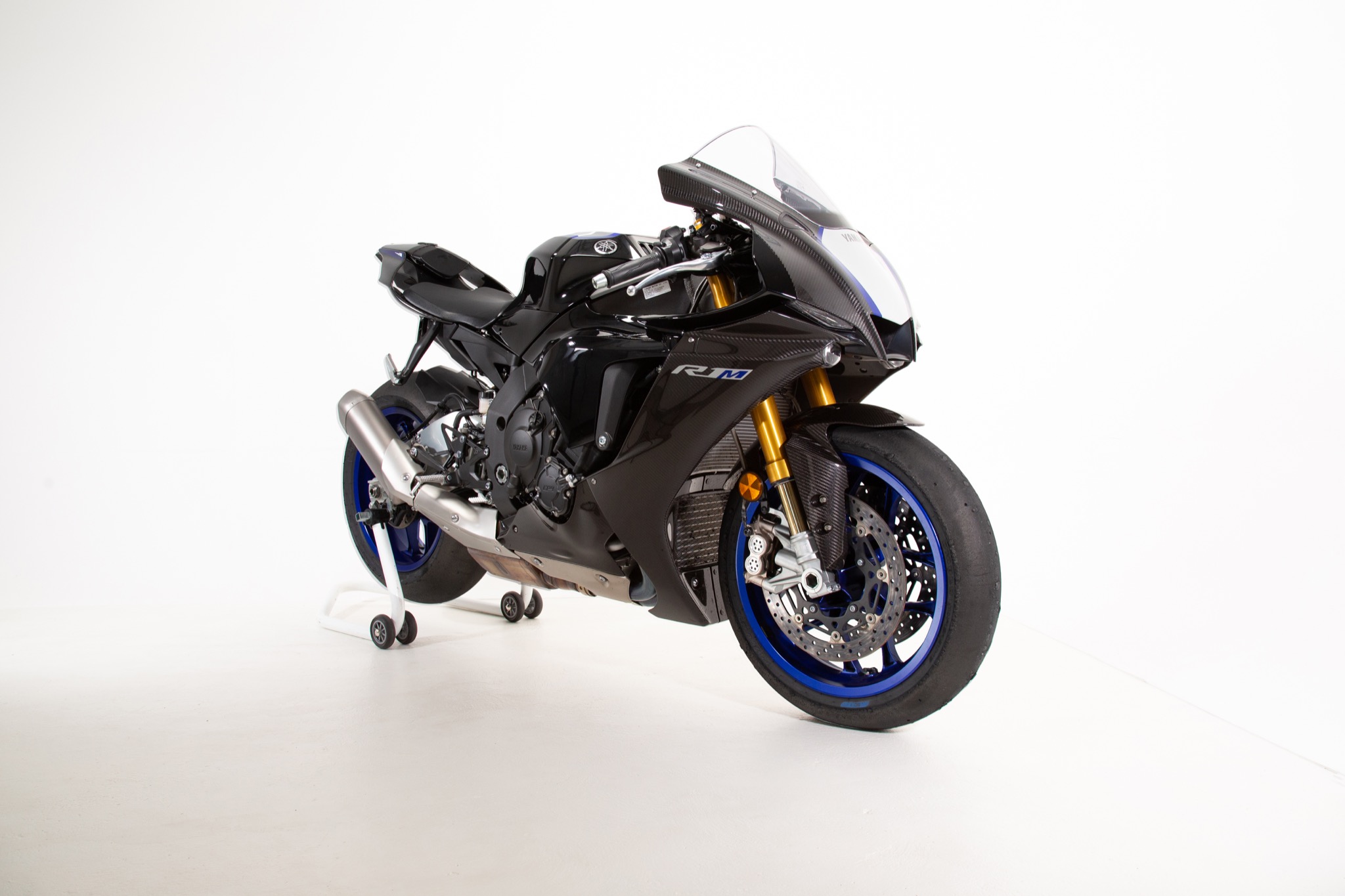 yamaha-r1m-3-4-avant
